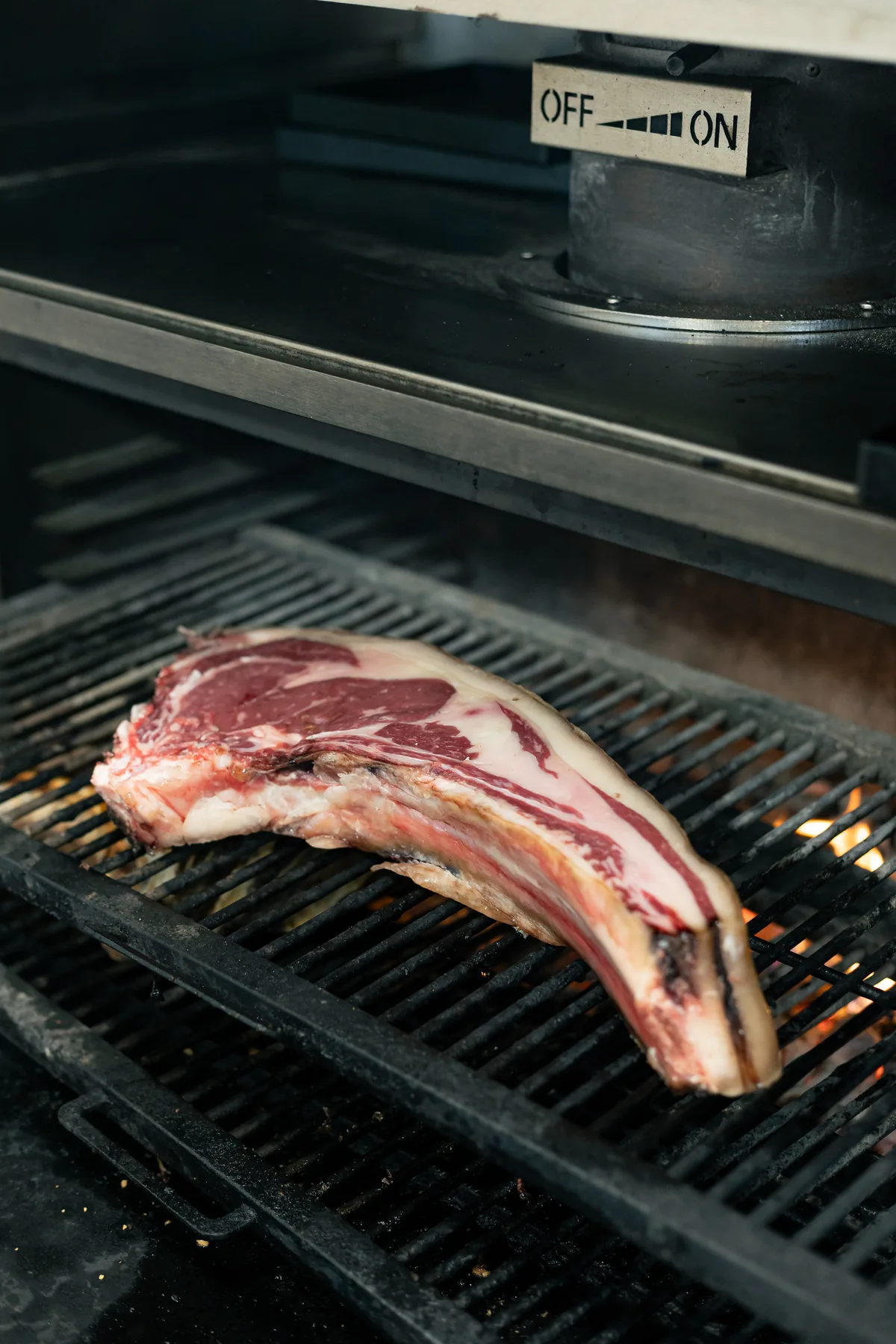 Chuletón sobre la brasa de Humo Palma